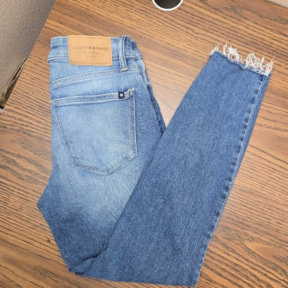 Lucky Brand Lolita Low Rise Ankle Skinny Jeans‎ Size 8/29A Distressed Hem - Picture 1 of 10